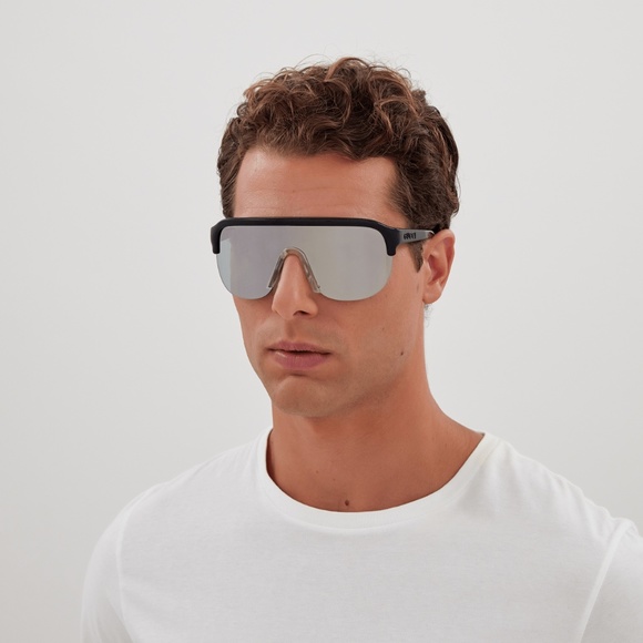 NEW GUCCI MASK SUNGLASSES, AUTHENTIC UNISEX GUCCI SHIELD EYEWEAR - Picture 3 of 13